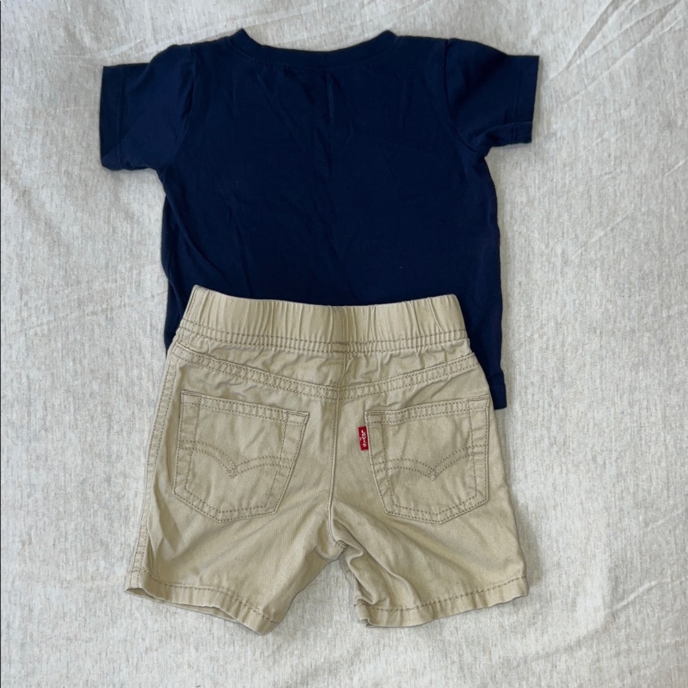 Levi's Navy Graphic Tee with Red Logo and Khaki Shorts Set Americana - Picture 4 of 8